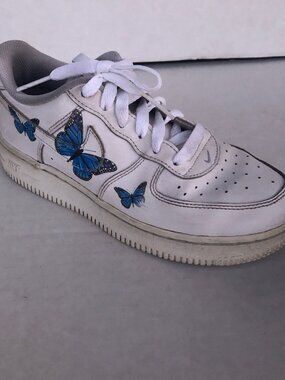Nike Air Force 1 - - Low Top White Sneakers Youth kids size 2 1/2 " Butterfly "
